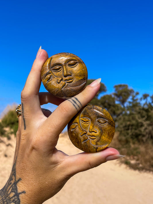 Tigers eye Sun & Moon cuddle